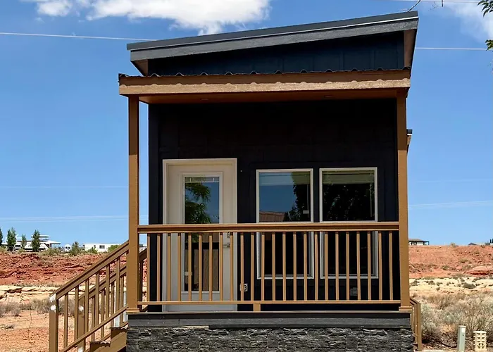 Powell - Tiny King Lodge